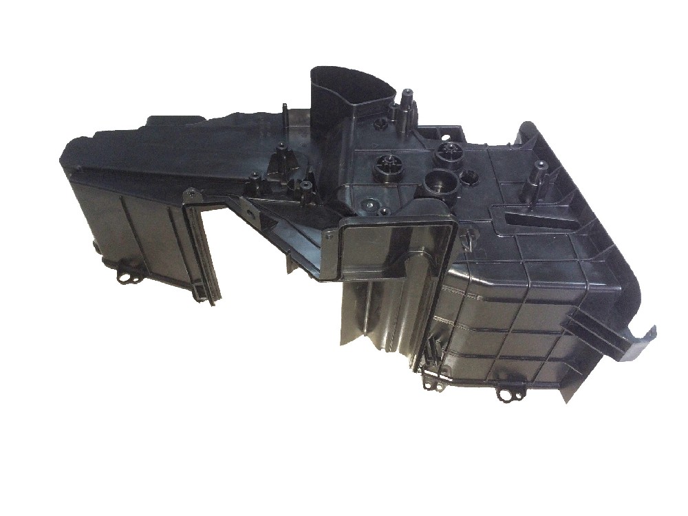 plastic injection mould(24)